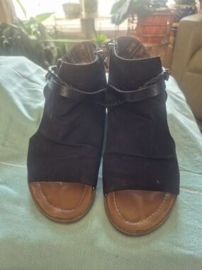 Blowfish Black Open-Toe Slingback Sandals with Brown Footbed